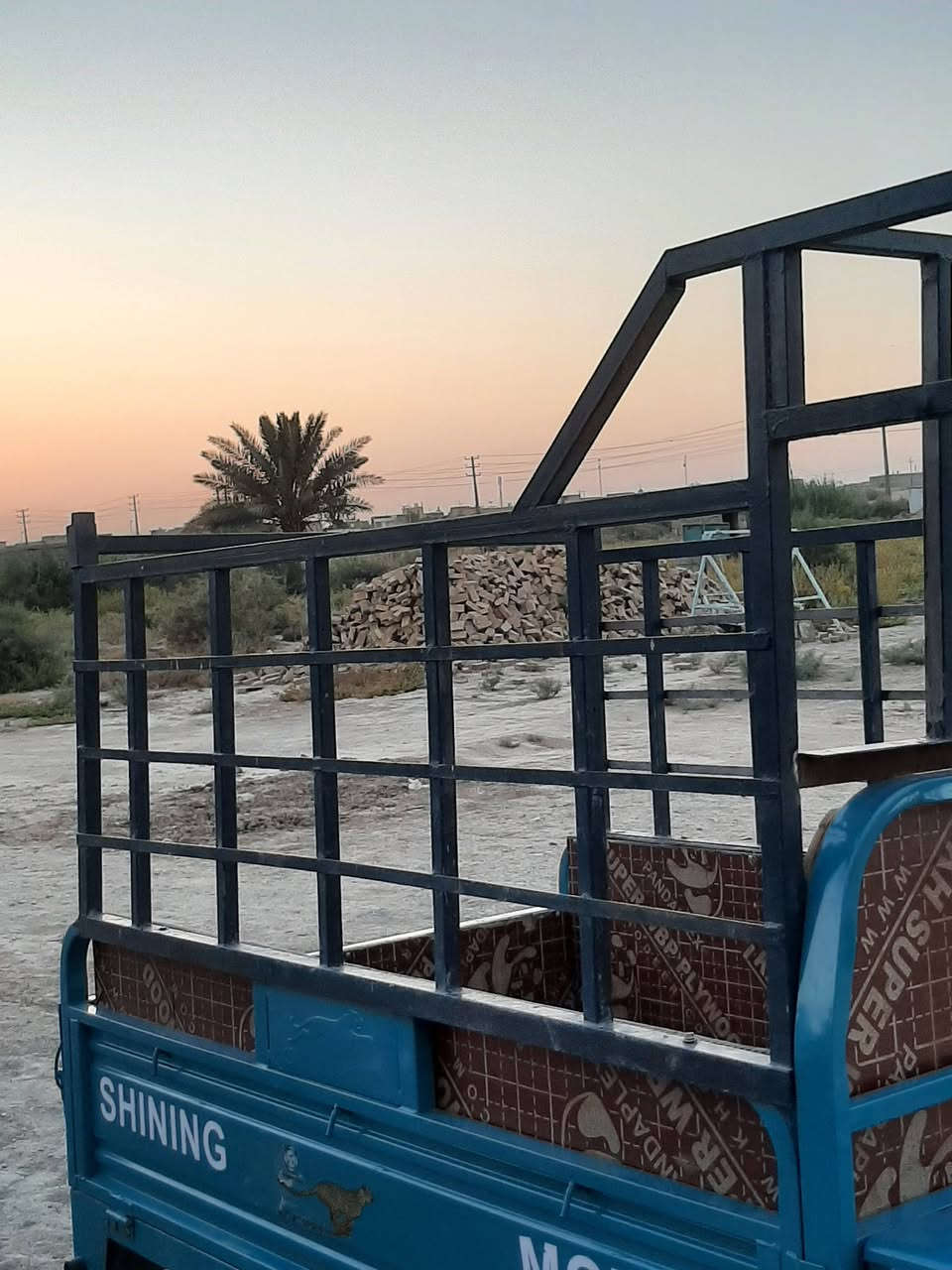السلام عليكم محجر للبيع تسكام المكان واسط الكوت السعر خاص او الاتصال على الرقم وبي خير ويدلل ***********
