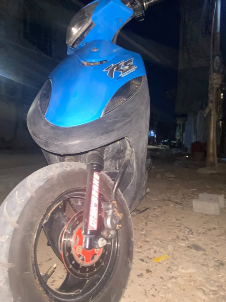 السلام عليكم ماكس عدله للبيع مناقصها شي كامله مكمله محرك جديد شلعه ومعدل فول الدراجه كلها ختم واحد مزوده منضومه زنون شديته ب٤٥ الف لايت شكاكي تجي وتشوف دراجه السعر ٥٠٠بيها مجال شي قليل كلش حك الجيه 
بغداد الاسكان ***********
