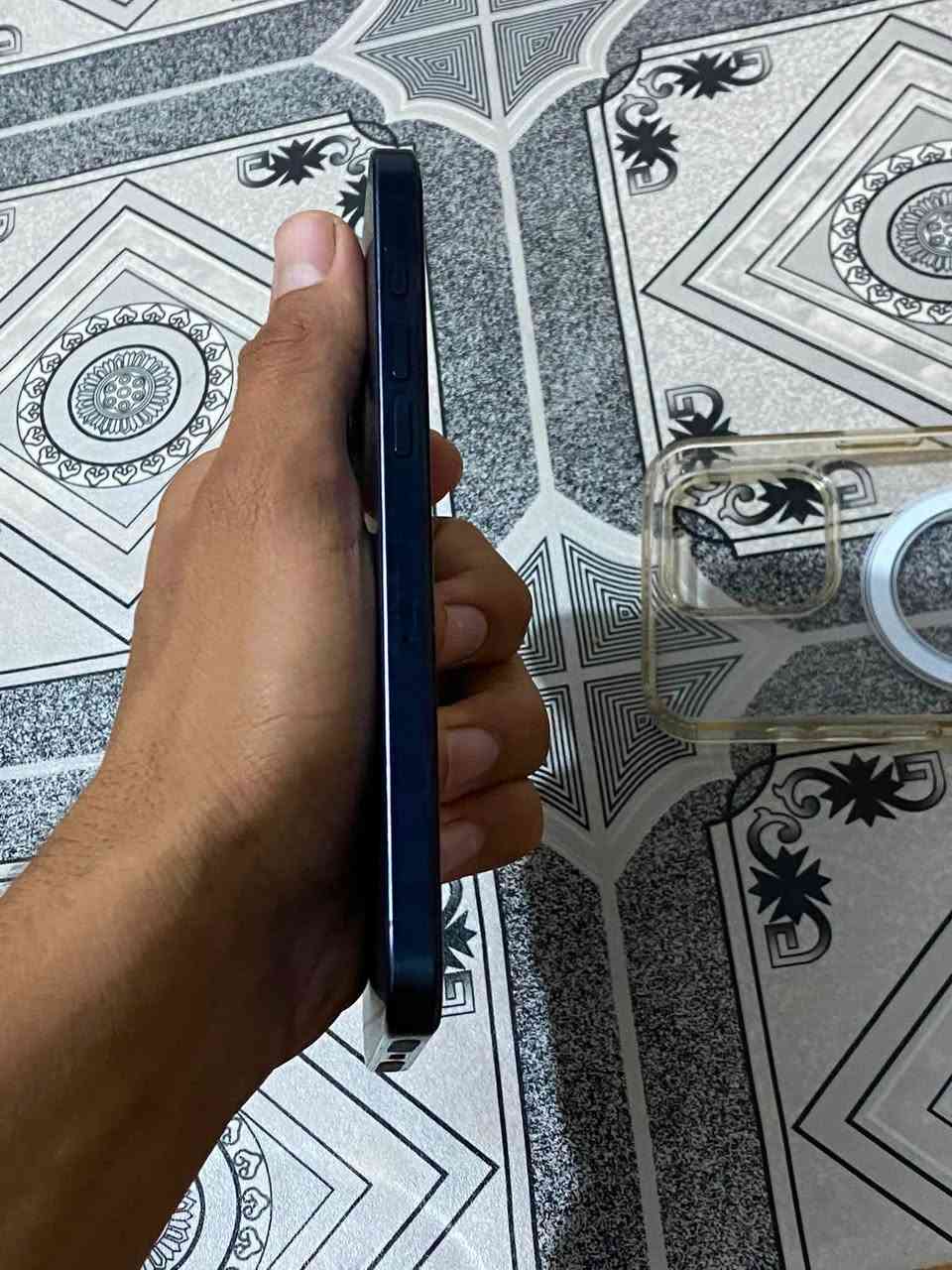 السلام عليكم 15 برو ماكس لون ازرك جهاز  بطارية82 جهاز كفاله شرق اوسط وتر بروف مراوس ب16 رقم الهاتف ***********
