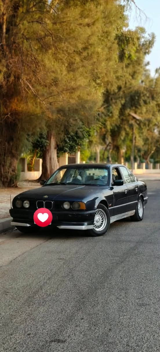 السلام عليكم 
بي ام ٥٣٥ موديل ٩١ سليمانيه سنويه ساقطه قبل شهرين 
السياره مكينه كير خير من الله صدرها حلو غرفه كلش حلوة 
راعيها باربيل 
فقط كيس الكير بي نضوح قليييييييل ميوصل للكاع اصلا
هاي تفاصيل السياره كلها 
شراي خابرني ودلل ***********
السعر ٥٠ وبيها مجال بسيط
