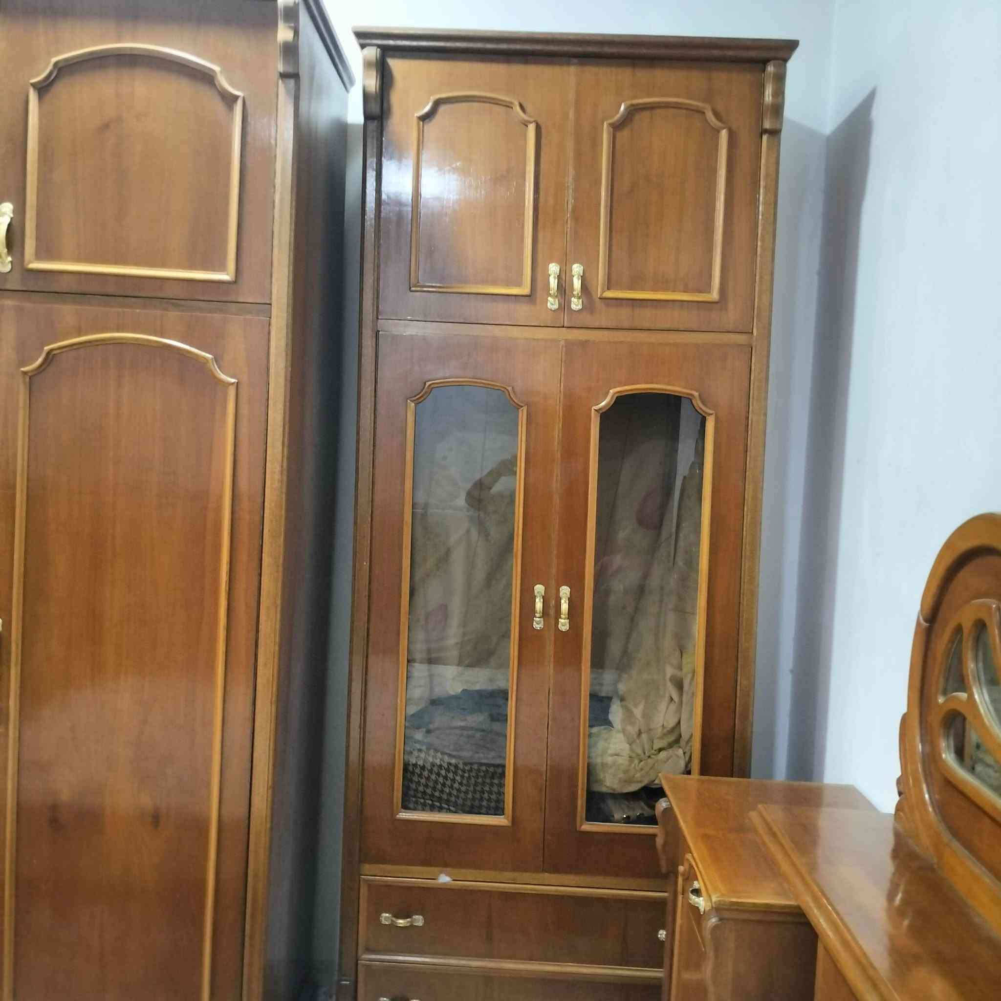 غرفة نوم خشب  نظيفة للبيع خمس قطع 
مع قنصور ملحق 6أبواب
للاستفسار على الواتساب ***********...
