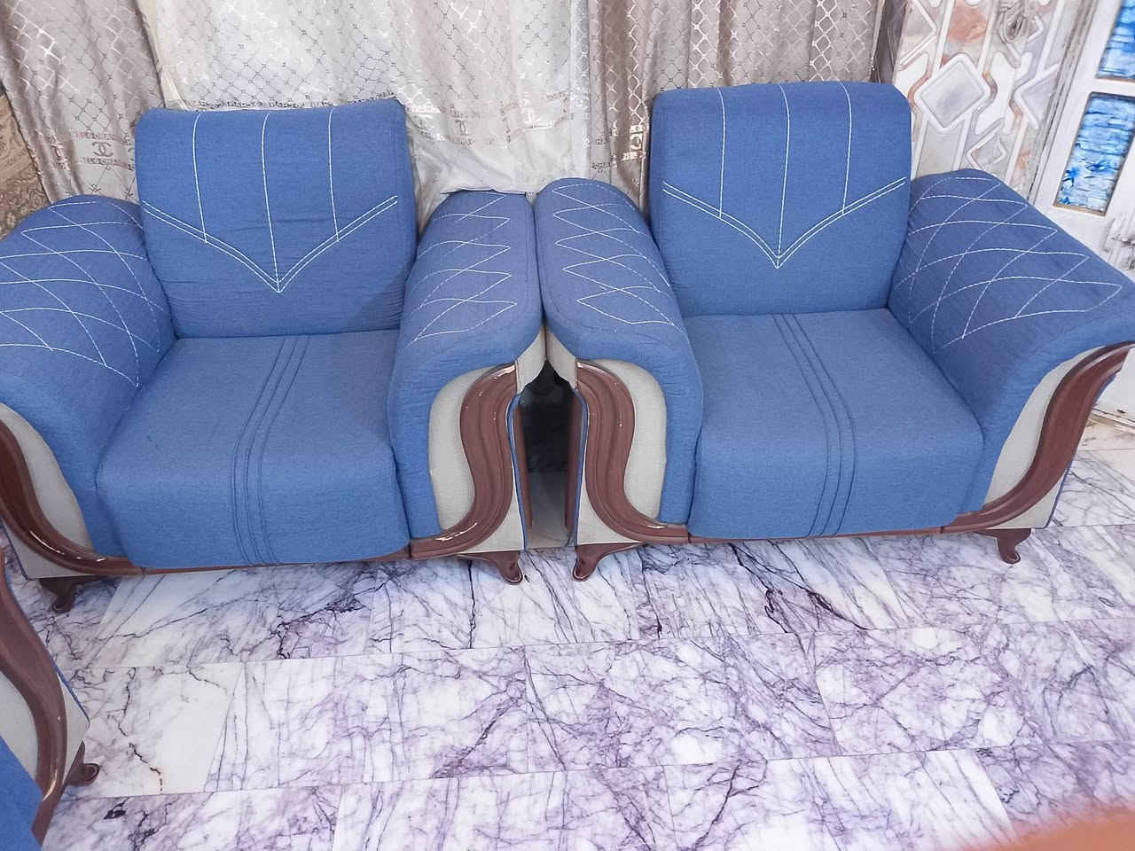 قنفات مستعمله لبيع اخو الجديد  والصور كدامك  السعر 450 وبيه مجال لتواصل ***********
