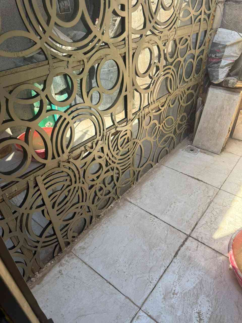 ياالله السلام عليكم ورحمه الله وبركاته بيت للبيع مكانة شارع فلسطين قرب الابتسام خلف مركز القناه زراعي تابع للمالية مكاتبة وبصمات وتوقيع يم مكتب دلالية يعني مو طابو زراعي لتخابرني تكلي بإقرار وياسند مكاتبة اكفلك مسئولية العشائر والبيع والشراء يتحول بسمك ومقدم معاملة للمالية كالو تنطي نص ربع السعر مال متر طابو ويتحول طابو السعر 43 بي مجال غرفة واستقبال ومنور ومطبخ وصحيات وكراج يبعد 2 دقيقة عن شارع الأطباء شراي اتصل ***********
