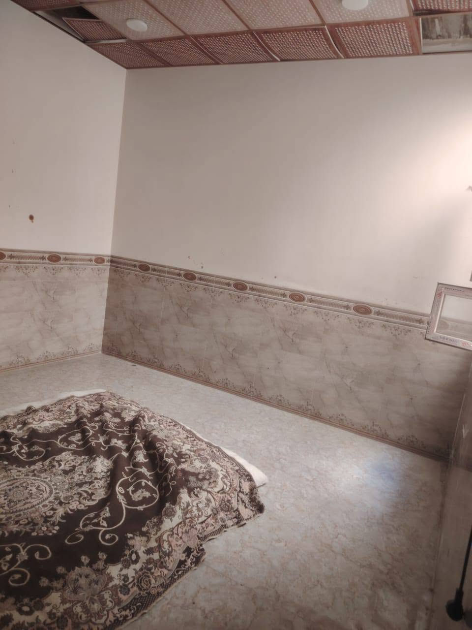 بيت رهن حي النداء قرب قصابيه الميالي حي النداء شارع المجمعات مساحته 232 متر بيت جديد بي 3 غرف 2 مطابخ 
صاله جبيره رهينته 35 للستفسار ***********
