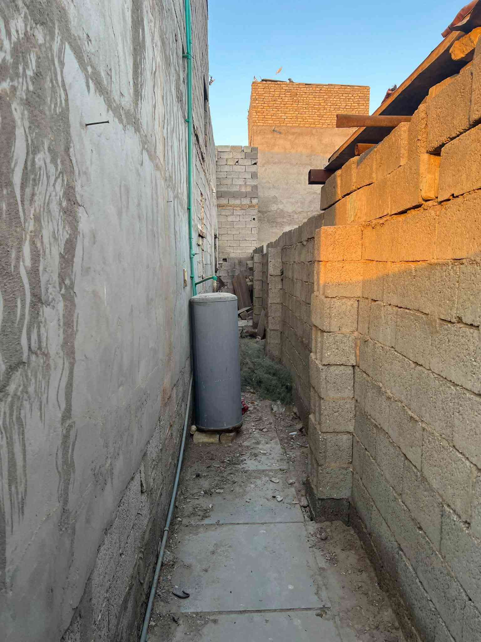 السلام عليكم بيت للبيع مساحه 120 متر اصولي سبع قصور نهاية شارع ابو جاسم المالكي خدامات كامله عوزه ترميم بس السعر 20 وبي مجال الاستفسار *********** موجود خاص وواتساب
