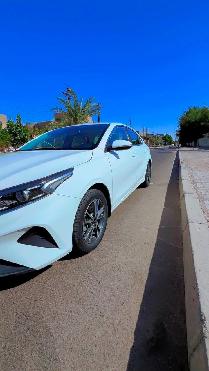 السلام عليكم .
🚗 كيا سيراتو 2022 (مواصفات خليجية فول)
​الحالة: بحالة الزيرو (ماشي 31 ألف كم فقط).
​المحرك: 1,600 .
​الضمان والكفالة: مكفولة بالكامل من الصبغ والتبديل (توجد فقط بصمة بارد بسيطة جداً بجاملغ خلفي جهة السائق "شبر أو أقل").
​الرقم: رقم بغداد باسمي.
​المواصفات:
​فتحة سقف (سلايد روف)
​تبريد قطعتين (أمامي وخلفي)
​مرايا شفط (طي كهربائي)
​تحكمات شاشة وديكور بالاستيرن
​حساسات خلفية
​شاشة أندرويد متكاملة مع كاميرا خلفية
​مقاعد جديدة مع تدبيل/دوشمة خياط راقية
​للتواصل  عن السعر:
📲 *********** (اتصال أو واتساب فقط - غير متواجد على الفيسبوك)
