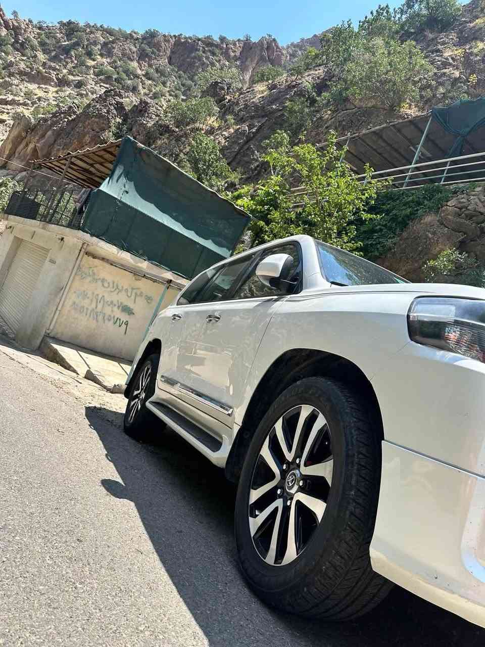 لاندكروزر 19 رقم بغداد بسمي فول مواصفات محرك8 4600 بيه باب الخلفي تبدل نفس الون سعر السيارة 485بيه شويه مجال المكان ديالي الخالص شارع العام بغداد كركوك***********
