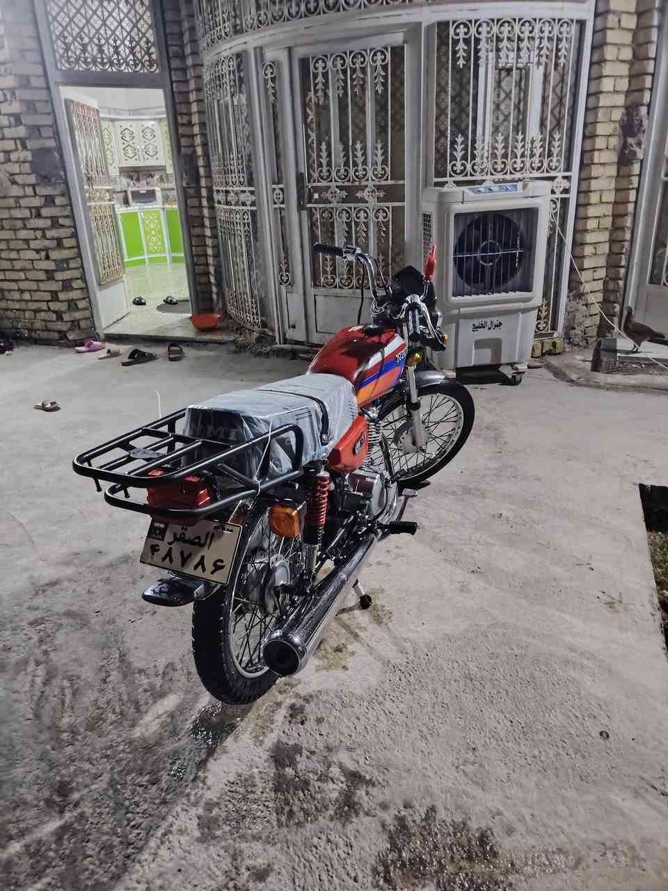 السلام عليكم دراجه للبيع نامه متياز 23 
نضيفه الدراجه كلشي ما يحتاجله
السعر 550 وبيه مجال الشراي يدك عليه لو يراسلني
*********** (اتصال)
*********** (واتساب)
