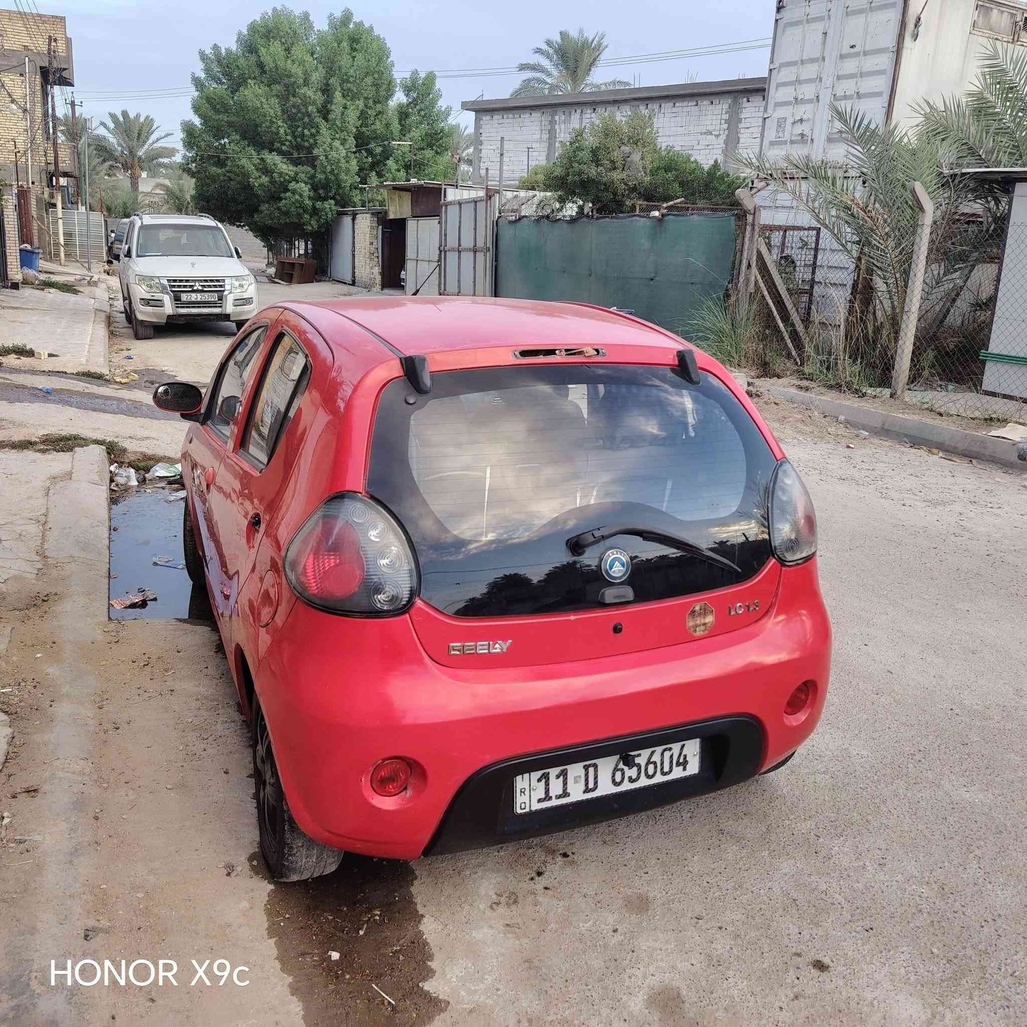 السلام عليكم ورحمة للبيع بانده ٢٠١٢ مكينه وكير حداديه تبريد خير من الله سعر ٣٨ بيهه مجال شهداء البياع ***********

نص مكتوب في الصور:
- HONOR X9c