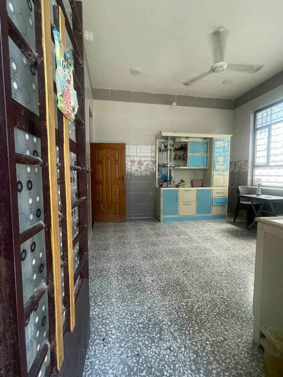 سلام عليكم بيت للبيع موقع الراشدية المراسمه مساحه ٦٠٠سند ٢٥يحتوي على ثلاث غرف نوم بناء طابوق للاستفسار اكثر اتصال على الرقم ***********
