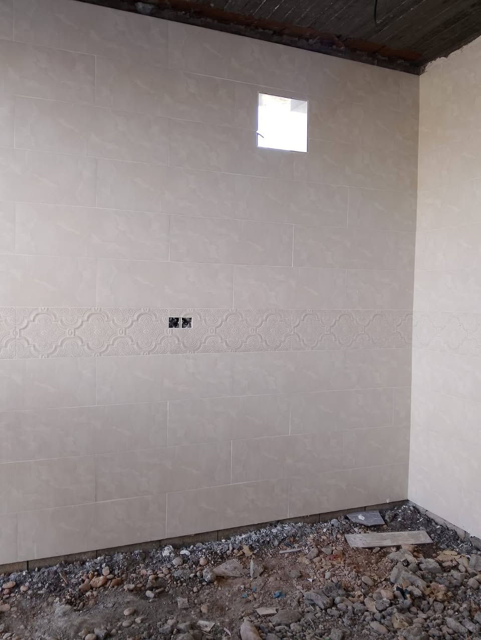 السلام عليكم خلف سيراميك شغل نظيف درجه اولى رقم الهاتف ***********
