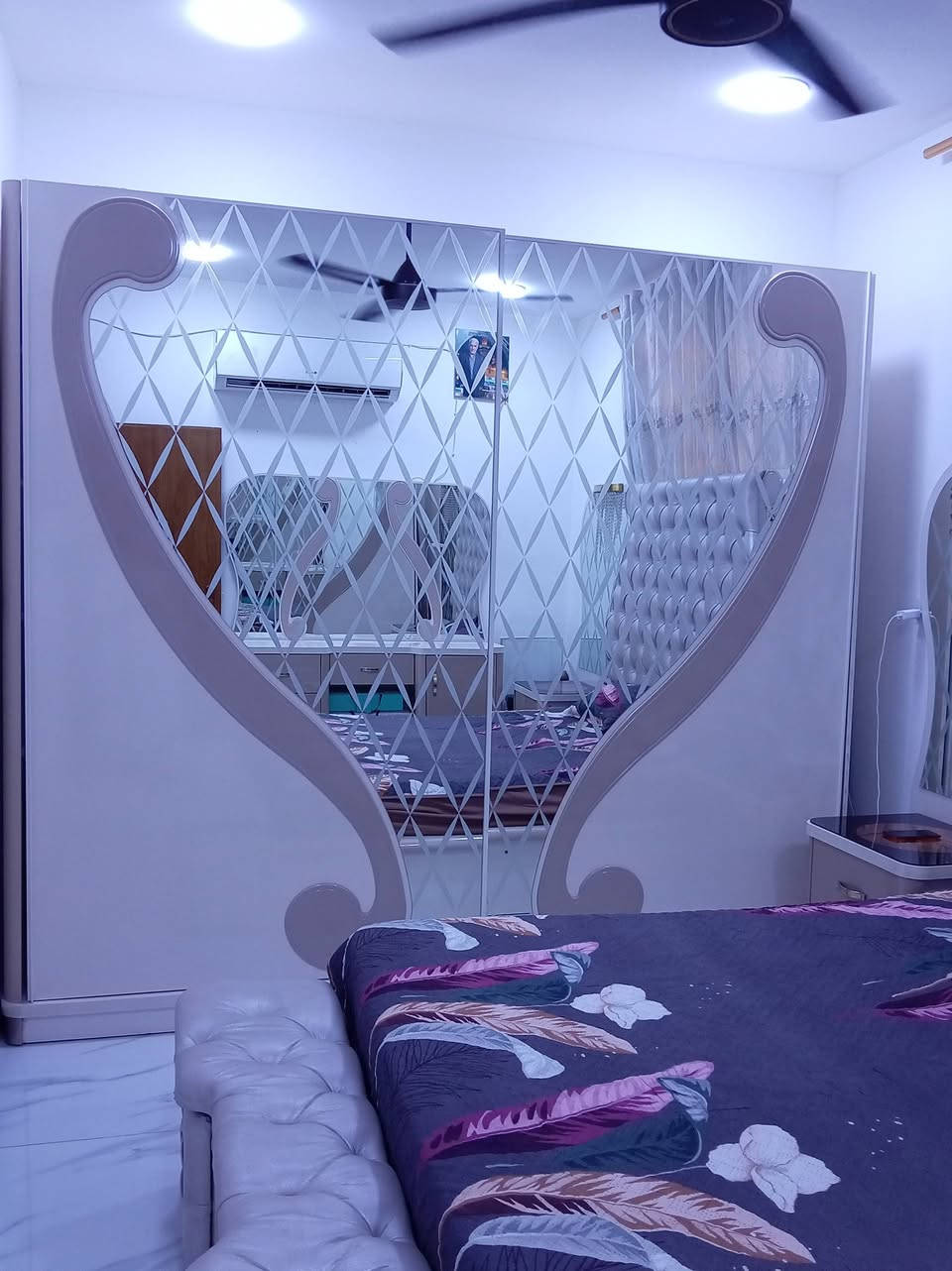 غرفه نوم متكونه من: 9 قطع للبيع السعر 450 وبيها مجال، ضرر بسيط بجامه الكنتور+ميز التواليت، لتواصل
الرقم: ***********
العنوان: بغداد جسر ديالى 
مستعجلين على بيعتها
