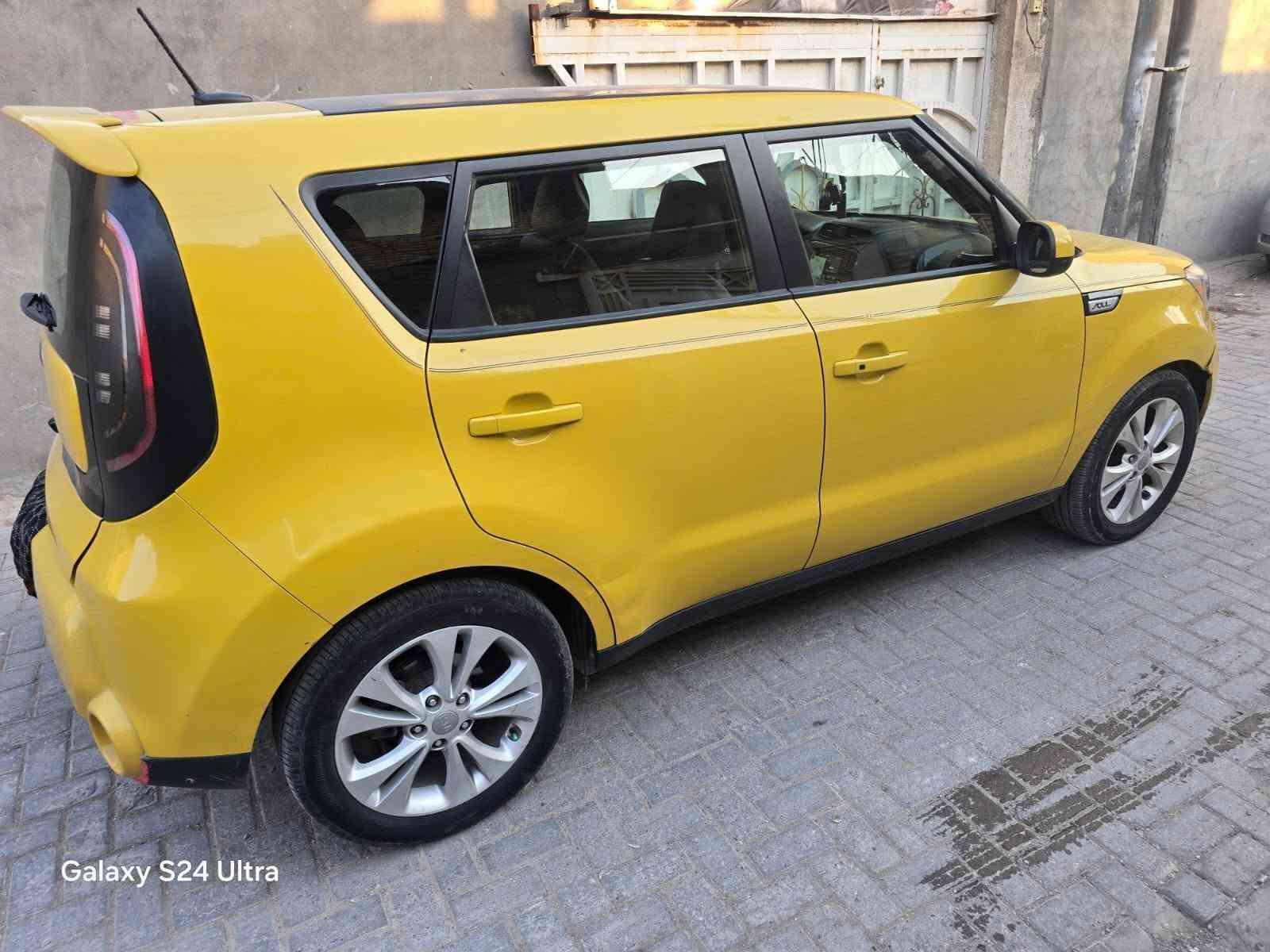 🚘 للبيع: كيا سول 2015 — فول مواصفات
المواصفات: 🔹 فتحة بانوراما
🔹 سلايدروف
🔹 كشنات جلد
🔹 شاشة كبيرة
🔹 كشنات أمامية تدفئة وتبريد
🔹 كشن السائق كهربائي
🔹 كشنات خلفية تدفئة
🔹 إضاءة داخلية LED
🔹 نظام صوت ستيريو مميز
🔹 سماعتان  دمام امامي و خلفي 
🔹 إضاءة بالسماعات الأمامية
🔹 ويل 17
🛠️ حالة السيارة
الحادث فقط بمقدمة البنيد والدعامية.
البنيد نفسه معمّر بارد.
بدون قطرة صبغ.
بدون إيرباك.
السيارة ليبل واحد.
بدون صبغ أو تبديل أي قطعة.
💰 السعر: ١١٠ دولار وبيه مجال 
***********
