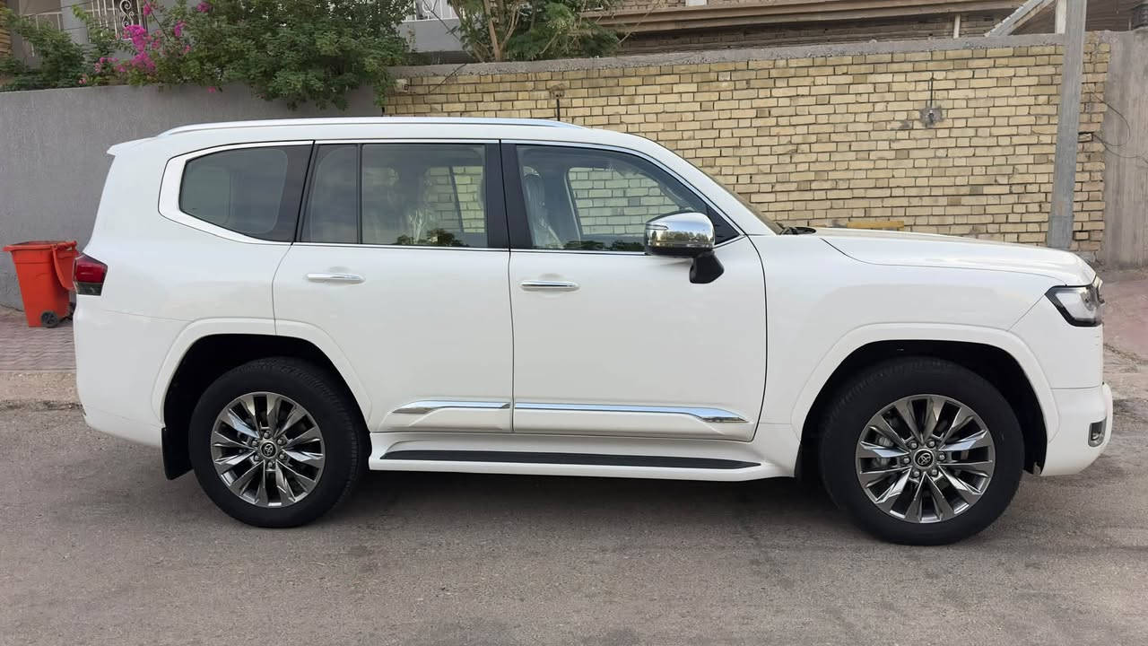 لاندكروز vxr 2023 
فول مواصفات
ماشية 33 الف 
مغلفة PPF بالكامل 
مكفولة من الزلغ 
السيارة على وضع الشركة 
رقم بغداد
السعر 77000$ وبيها مجال
للأتصال ***********
