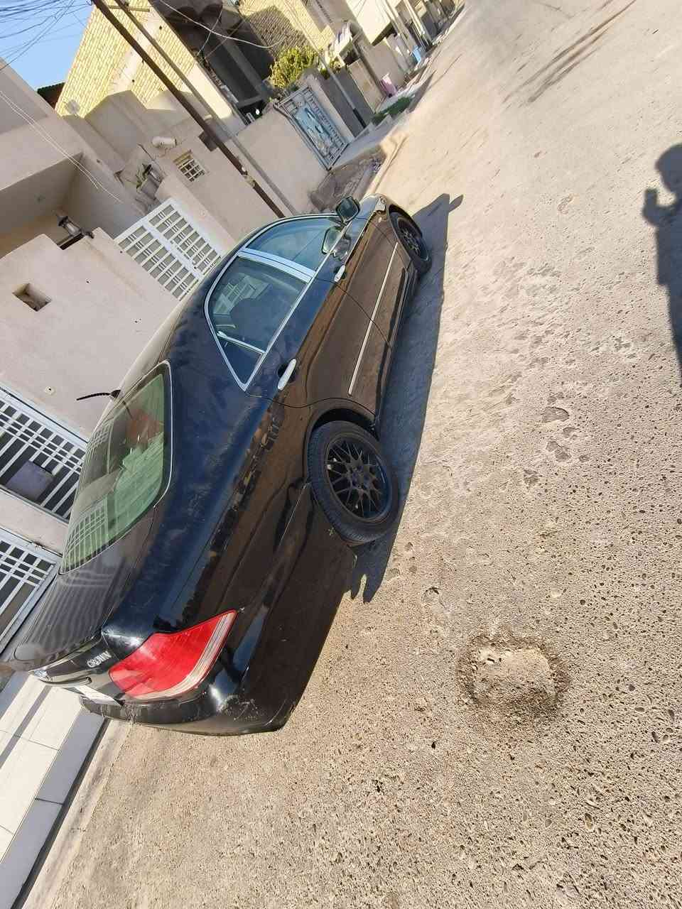البيع سياره شاهينه  أدوات الون اسود سياره حلوه وجديده مكينه كير جديد حداديه جديد بدي جديد يراد بس دعاميه الخلفيه تعبانه واضحه بل صوره تبريد ثلج ٣ دكم غرفه كلش حلوه دواخل رصاصي السعر ٣٠ وبيه مجال العنوان العماره هاتف *********** بي واتساب السياره السويج اصل
