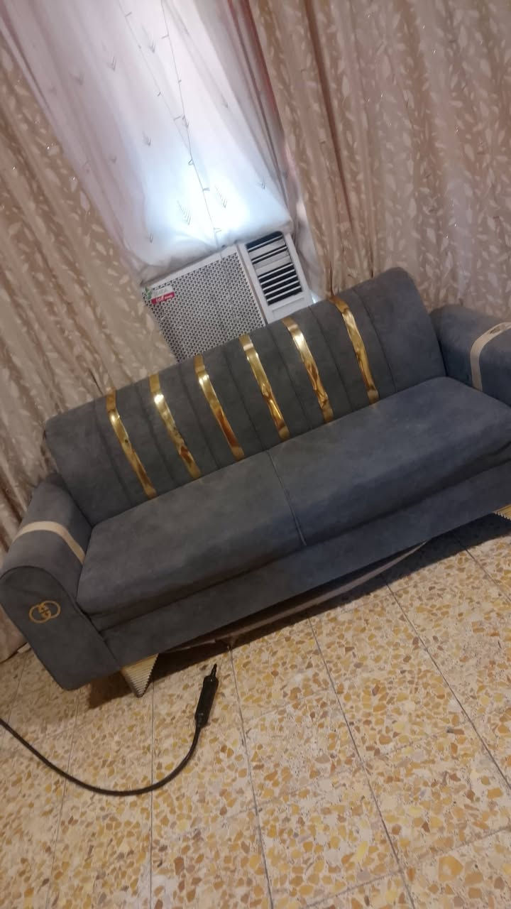 عندي تخم مستعمل للبيع
***********
