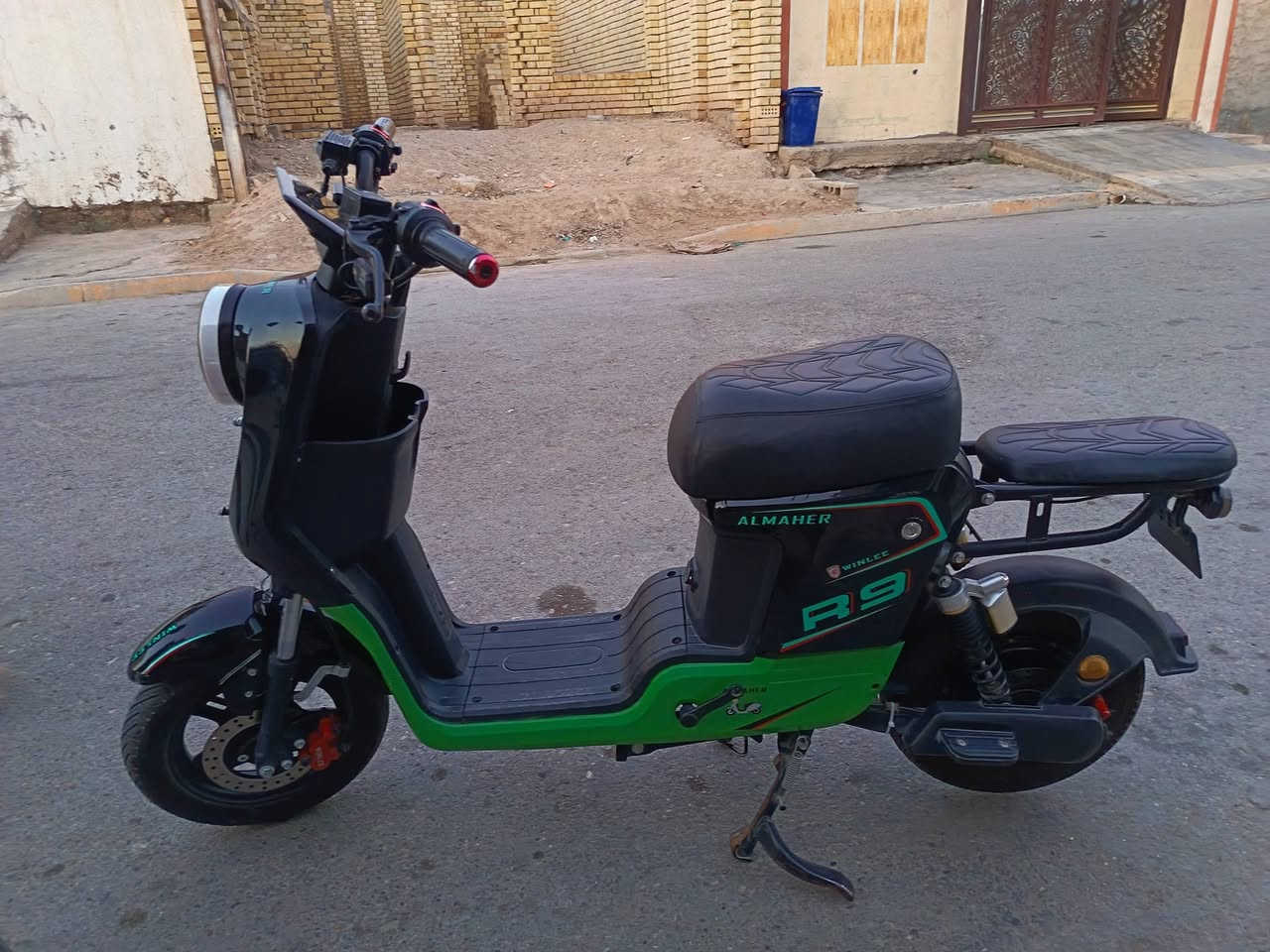 دراجة R9 غراضها كاملة وجديدة بطاريات عدد 5 ونلي الأصلي سعر 450 وبي مجال ***********
مكان بلدروز كسيرات قرب متوسطة ابو الأحرار
