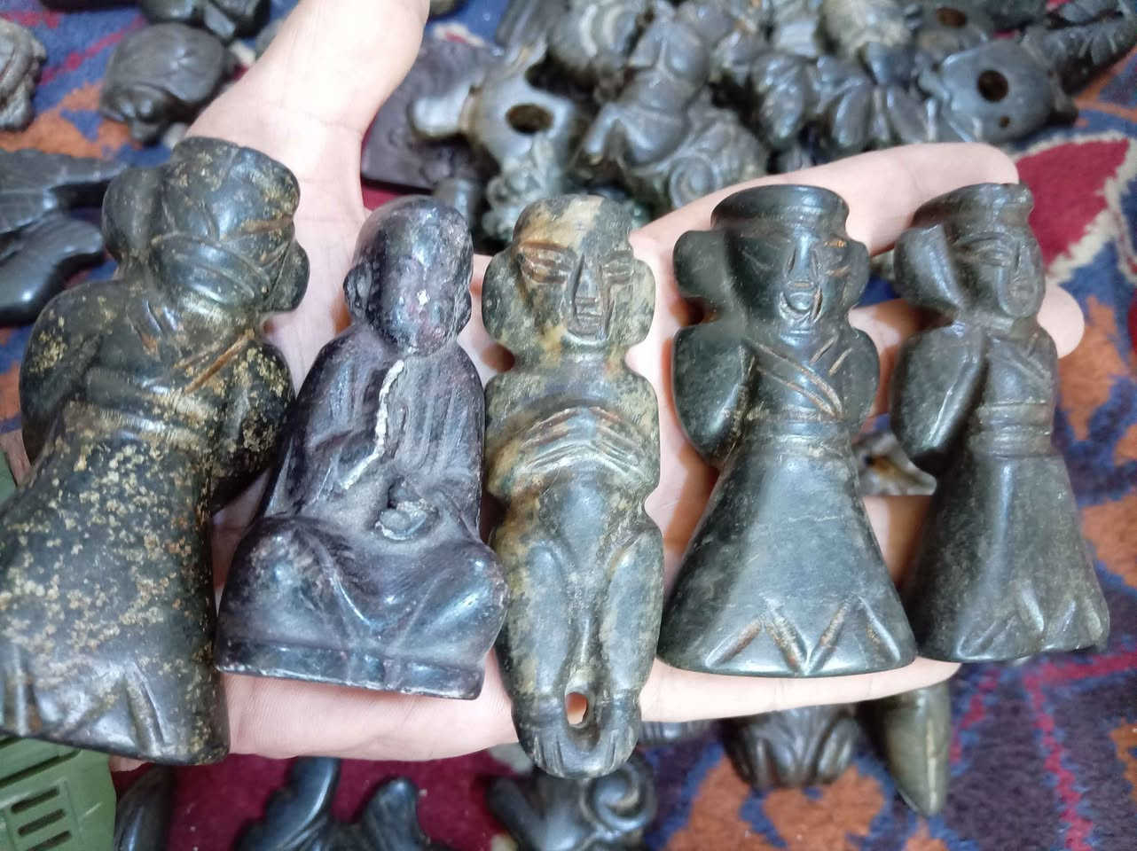من التحف النادرة والمميزة منحوتات من حجر عباس اباد الي ع باب الله سعر الجملة ٣٠الف للقطعة للتواصل واتساب *********** بغداد, العراق
