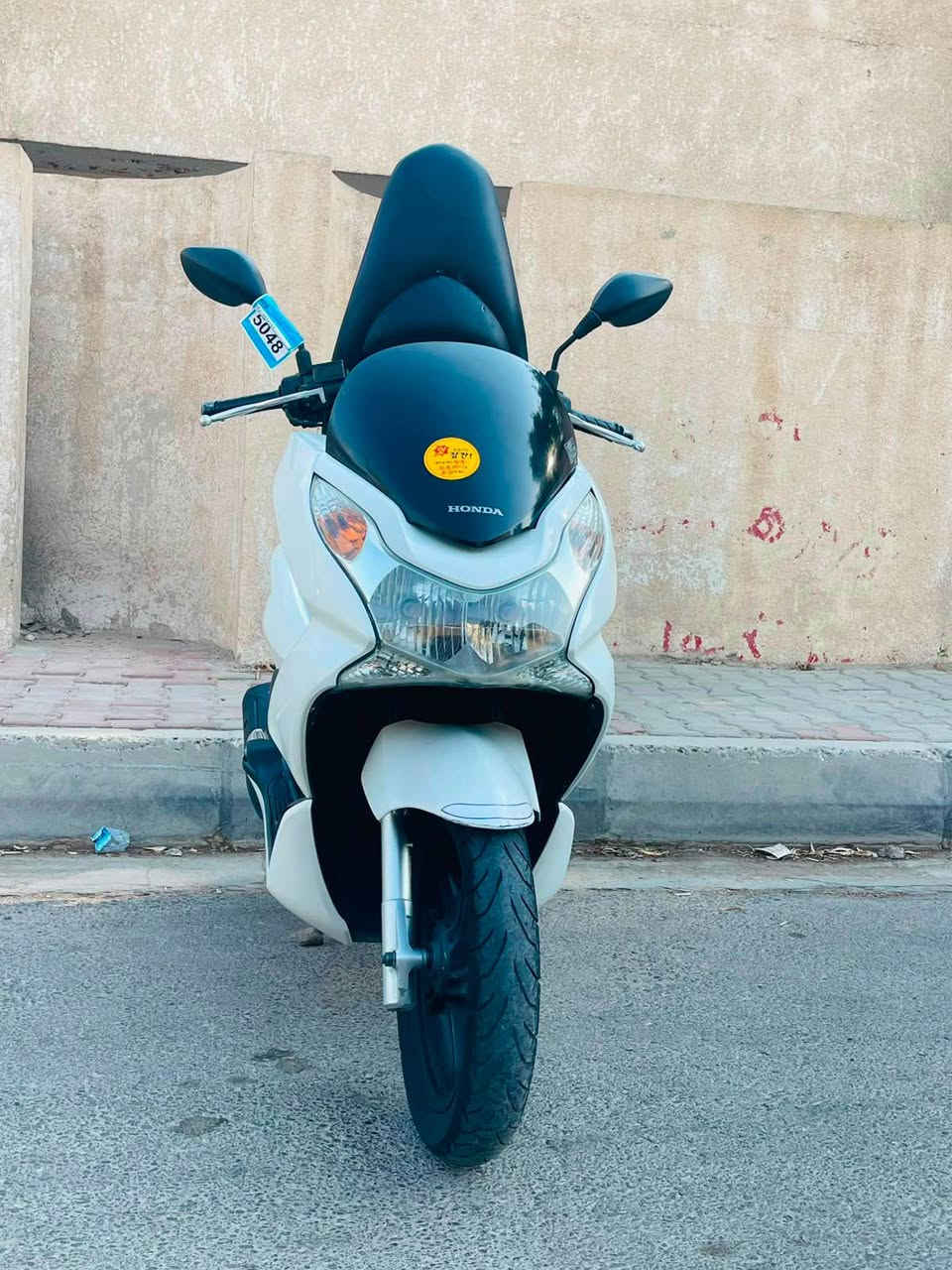 السلام عليكم دراجه pcx جيل الاول ياباني  مكينه 150  دراجه مكفوله كفاله عامه مال رمبه حساس ازدحام حساس ستان تتدفئة بل يدات لد أمام لد خلفي مكينه برغي ممفتوح بيه شلعه معدل فول مال جناي دراجه تتعب تكول جديده على ايديأوراق موجوده الرمبه بيه السعر مليون و450الف العنوان بغداد الكرخ الأتصال على الرقم *********** بغداد, العراق
