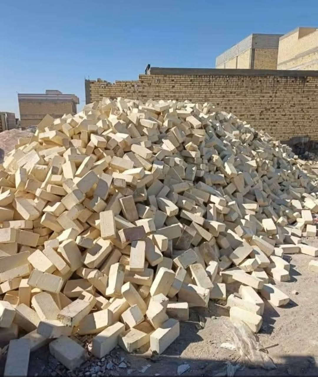 تجهيز الطابوق الاصلاح 4000 طابوقه شرط الحساب التواصل على هذا الرقم. ***********

نص مكتوب في الصور:
- ***********
