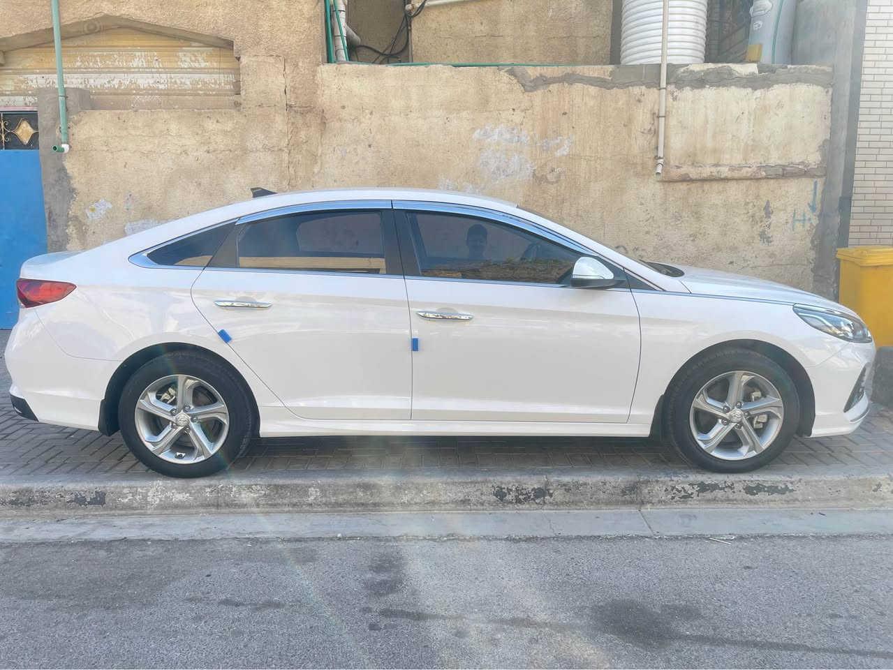 هونداي سوناتا كوري موديل 2023 بصره حره 
سيارة مفحوصه كفاله عامه من كلشي حته دعاميات كفاله
وكفاله من شخط جديده كلش سياره 

مكنيه 2000 غاز خط واحد بلاد فقط 
سايد بريك بصمه 
اوتو هولد توقف ذاتي 
رادار امامي و تحديد مسار
تحكم ستيرن وقفل سرعه
كشن تبريد و تدفئه 
اشاره بلمراه
رادار بلمراه
ويلكب نجمه بلادي
شاشه و كاميرا 
سيارة بيها هواي مواصفات 
سعر 185 $ وبيها مجال
*********** البصرة, العراق
