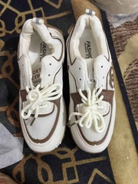 يتوفر شلعه احذيه مدارس شي ان جمله للحجز والاستفسار واتساب 07703237228