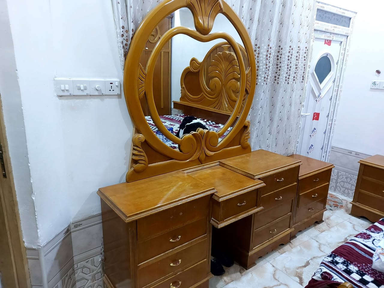 السلام عليكم غرفة اخشاب صاج نجارة ال عبد الزهرة كنتور طابقين ابو ستة مع ملحقاتها السعر١/٢٥٠ مليون المكان الشطرة الاتصال على الرقم ***********
