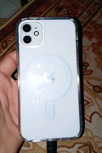 ايفون 11 • ذاكرة ١٢٨ • شاشه بلادي