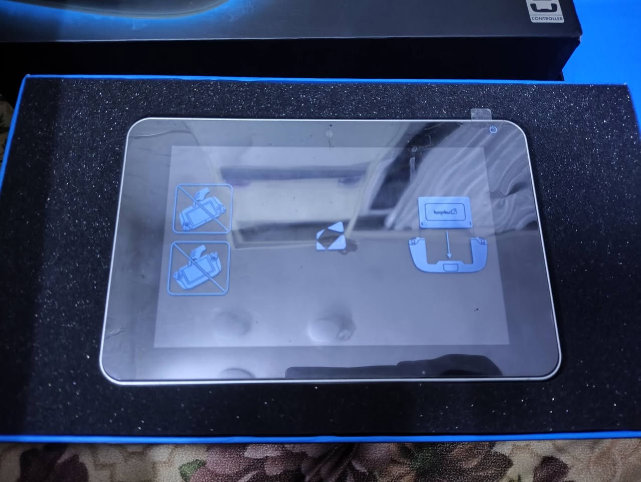 سلام عليكم جهاز العاب اسمه  Wikipad 7
نضام اندرويد جهاز شغال فقط بي مشكلة 
بطارية منفوخة بس يشتغل طبيعي تكدر تنزل على 
محاكيات العاب يعني شون الايباد طبيعي كامل ملحقات بعد جديد بس مفتوح من كارتونة 
رايدة ب ((40)) توصيل موجود مكاني مدينة الصدر 
***********
