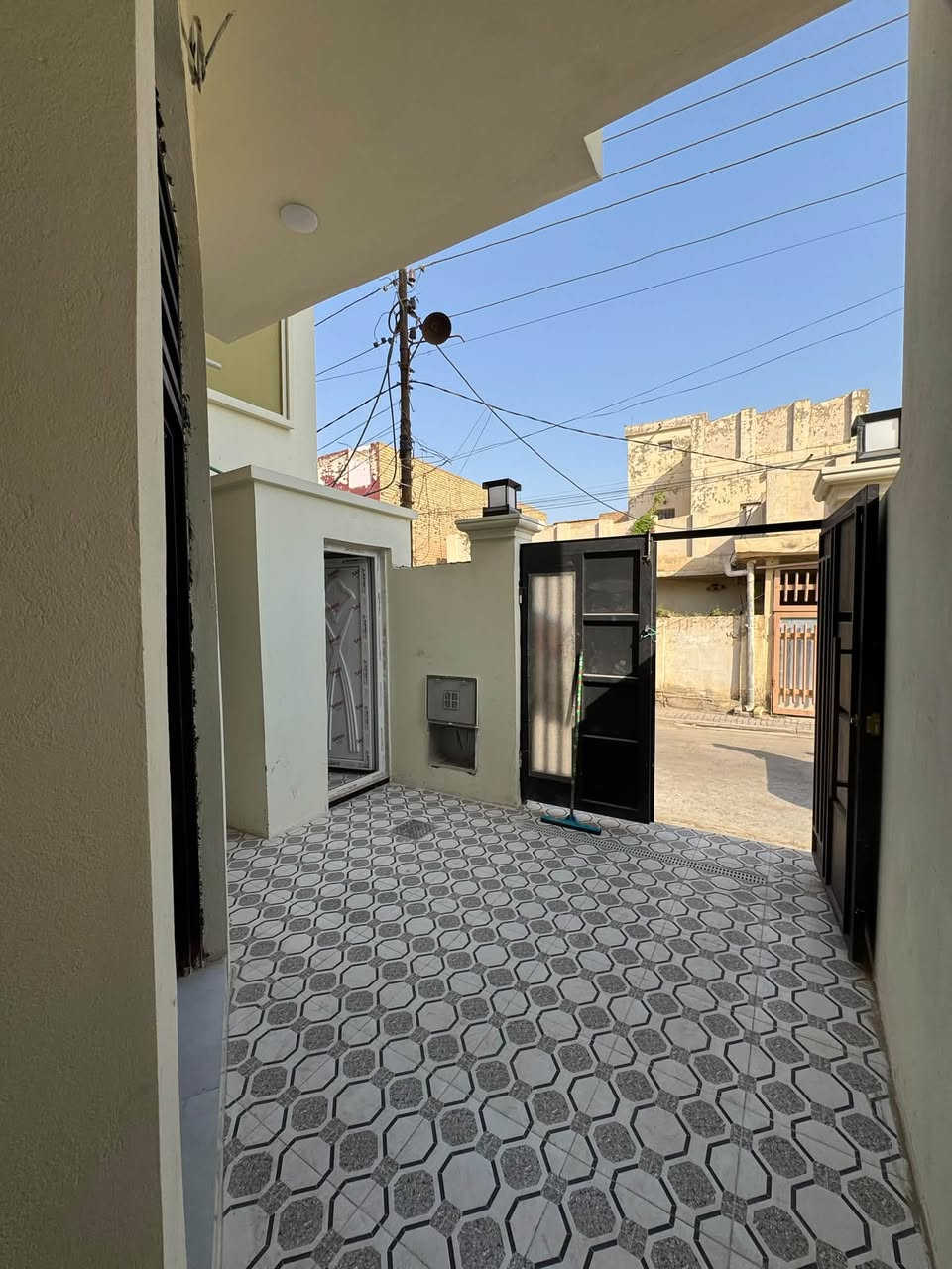 للبيع دارر في الديوانية حي الفرات مقابيل دائرة الكهرباء المساحة 105 متر بناء جديد وبسعر مناسب للأستفسار الاتصال في الرقم ***********🤍🏠
