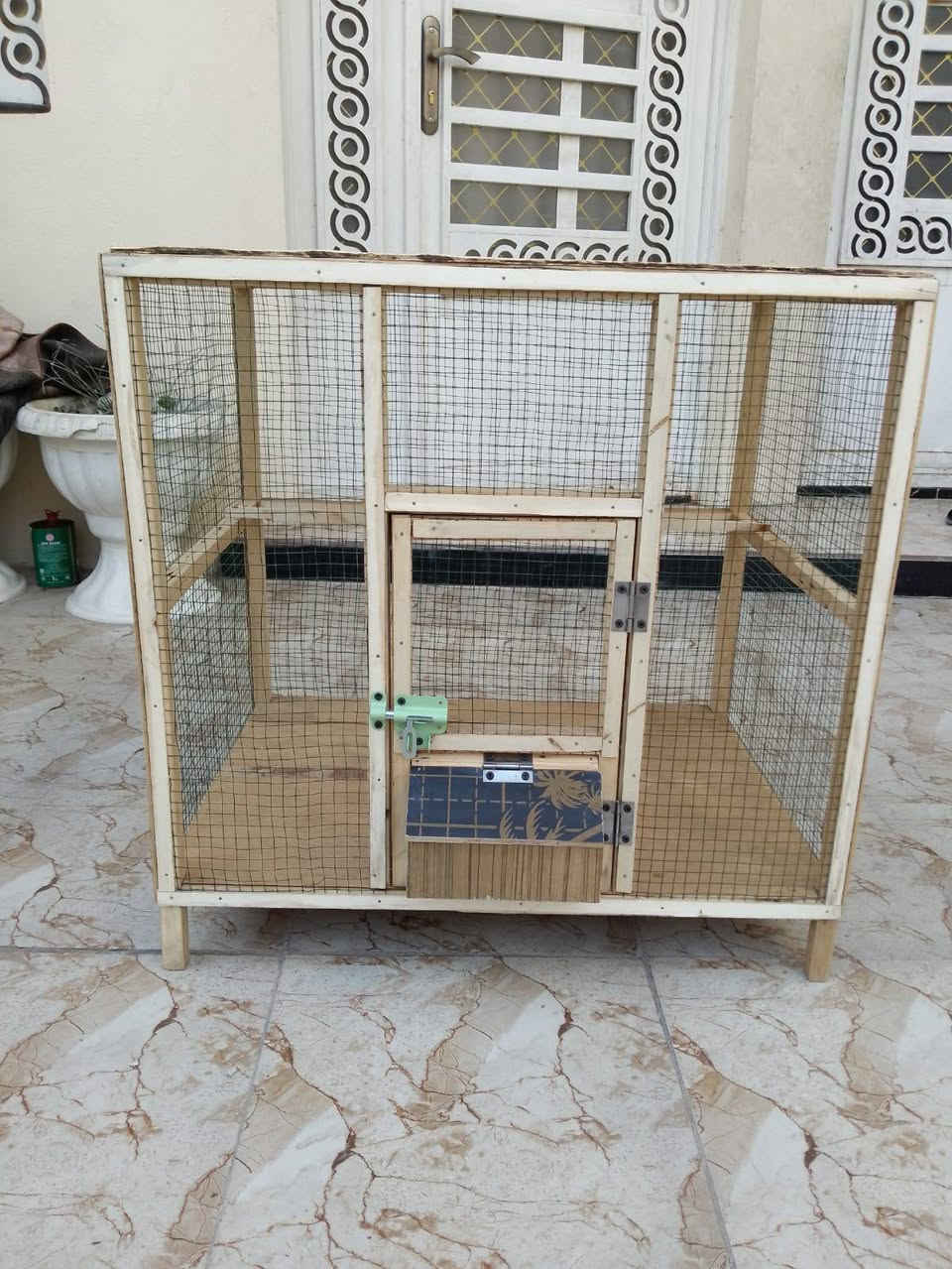 سلام عليكم متاح قفص شغل جديد عرض 73 ارتفاع 65 نزال 53 سعره 20 مكان بغداد الحريه 

***********
