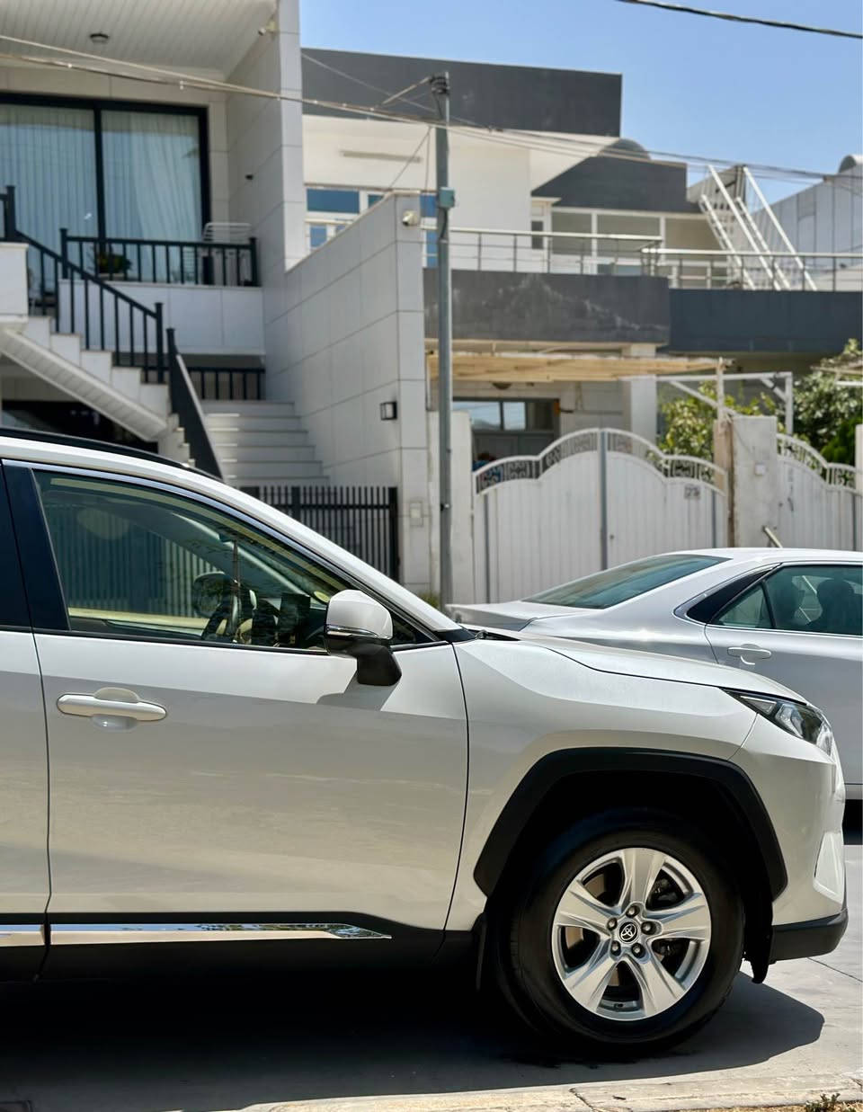 TOYOTA RAV4
﷽

تۆیۆتا ڕاڤ4 خلیجی سفری شەریکە بۆ فرۆشتن
مۆدێل 2020
سەیارەکە زەمان و سفری شەریکەی سازە و ماڵی دۆستە 
بێ بۆیاخ و قەپ و قۆپە ٢ پەنجە pdr هەیە و هیچ پێوەی دیار نیە تەنها چاڵێک بووە چاک کراوە،  دەعامی بۆ دەعامی بە شەرت
سێرڤز و هەموو شێک کراوە تەقە و ڕەقەی نیە چوار تایەی یابانی لۆکی بۆ بەستراوە گێڕو مەکینەی بە شەرتی هەموو شتێک نەکراوەتەوە و هەلم و بوخار و سەوتی نیە وەك سفرە ماشاالله 
مەسەفاتی فولە.....
دەبڵ ئەکسل ئۆتۆو.. 
ئۆتۆ هۆڵد
برێک بەسمە و ئۆتۆو
سێ مۆدی لێخوڕین ( eco-nurmall-sport)
گێڕ عادی و تۆتۆماتیک
بەسمە و شەغالە ( هەردوو بەسمەی بیلادی لەگەڵە)
شاشە و کامێرە و شاشە گەورە
تەبرید لەمس و دوو زۆن و مەرکەزیشە
حاسەی پێشو دواوەی هەردو دەعامی
دۆسە لید بیلاد
ناو خەنەیی
ئاوێنە -(دژە فول+هیتەر+ئاوێنەکانی شەفتە+ لید+هیتەر)
سەقف سڵایت و ماوسی سەر سەقف بیلاد
توڵ و بلاجکتۆر
لایت ئۆتۆ
لایت بیلاد لیدی سەر لایت و عەدەسەی زینۆن 
بەگلایت لید و لێزەری تەم
چارجی موبایل شەحن کردن
چوار جام ئۆوتۆ
سپێری دانەبەزیوە هەموو ئەشیای بلادیەکانی ماوەو لەگەڵیەتی
سەیارەکە ماڵی دۆستەو دوو
دەستی کردوە و بە ناوی خۆمەوەیە ١١٥ هەزاری هەقیقی ڕۆشتوە
سعری 246$ مەجالێکی برایانە
ژم/ ***********
شوێن سلێمانی السليمانية, العراق
