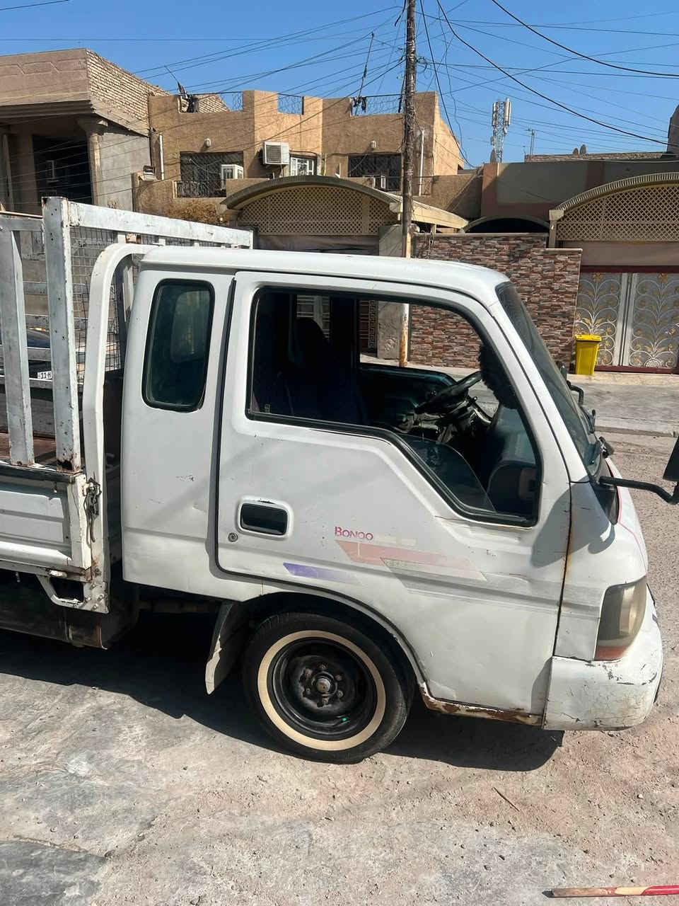 السلام عليكم كيا ام عيون موديل 2002 باسمي سيارة بلادية ما عده الدوس رقم جديد سنويه جديدة تخم تاير حداده مشط باور كله كارتون مكان بغداد حي الرئاسة السعر 68 رقم ***********
