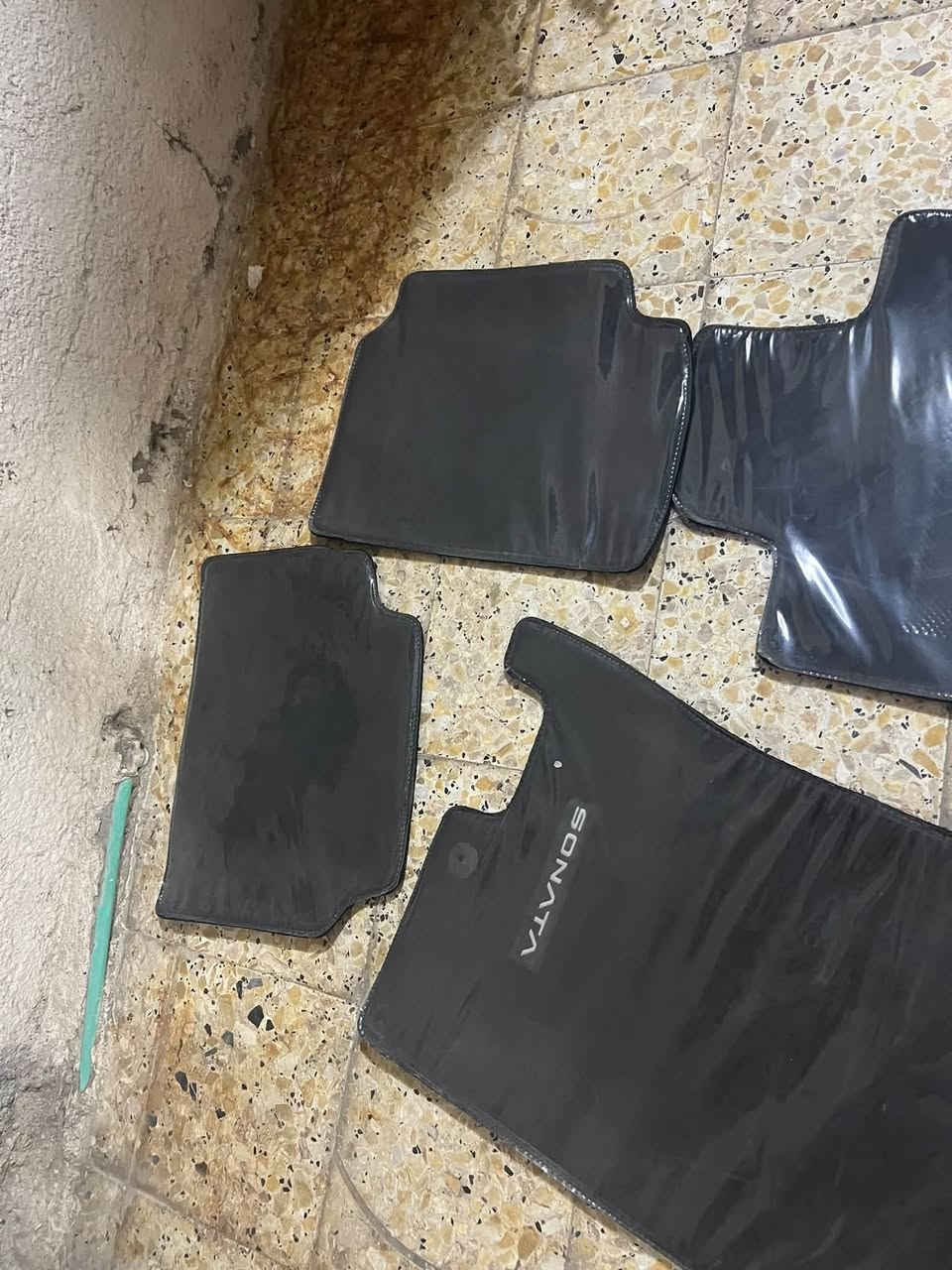 سلام عليكم 
أرضيات سوناتا أصليات مال شركه بعدهن بل ليبل 
موديل 24/25/26
سعرهن 100 بس تغليف سويت الهن 30
مكانهن البصره الموفقيه
***********
