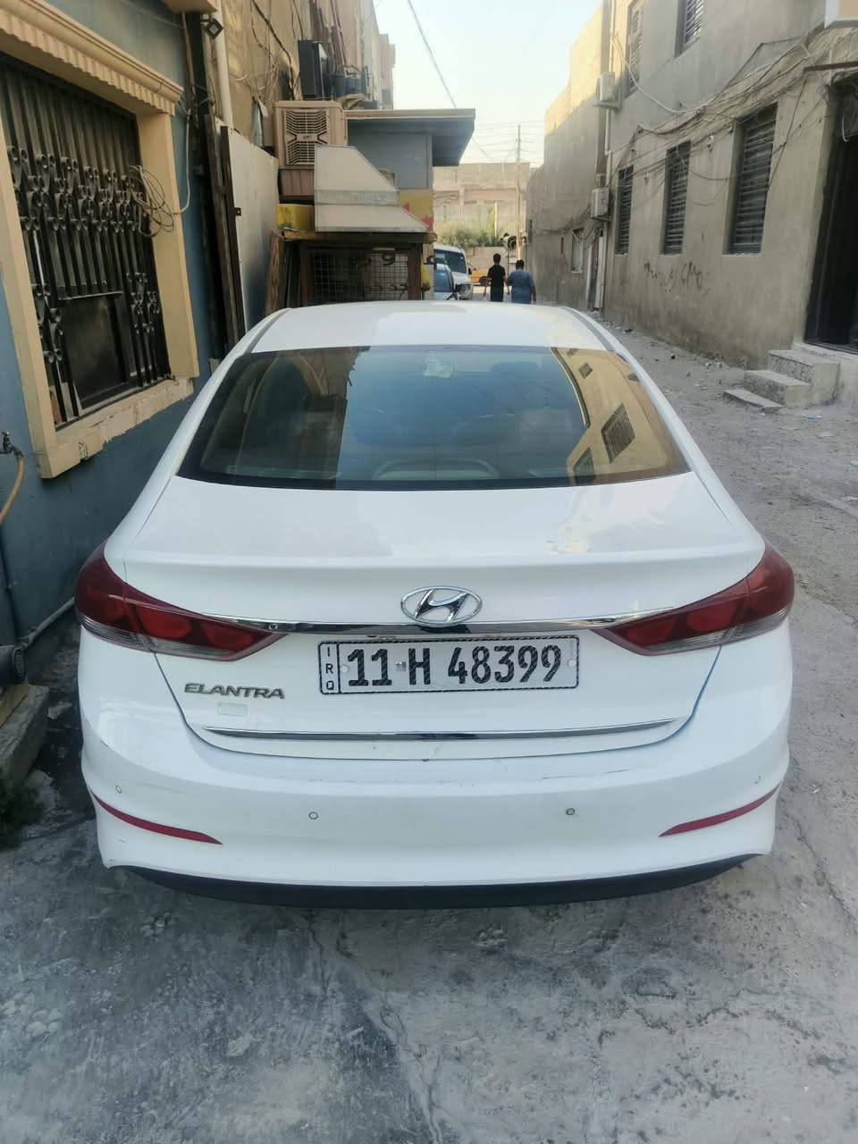 سلام وعليكم شباب الانترا خليجي مديل 2018 مكفولة من الصبغ  والحار كفالة عامة من عده البارد وطلقة بالقمارة منافذه وبيه رصعة بسيطة السيارة مال جني خير من الله كلشي بيه بلاد السيارة ممتعوبة ربع متصرف عليه مكينة 2000دوش لادوانز ولا شي وهاي السونار موجود مكاني بغداد البياع حي الشهداء للتفاصيل اتصل *********** غير متواجد  علفيس السعر 140 وبيه مجال
