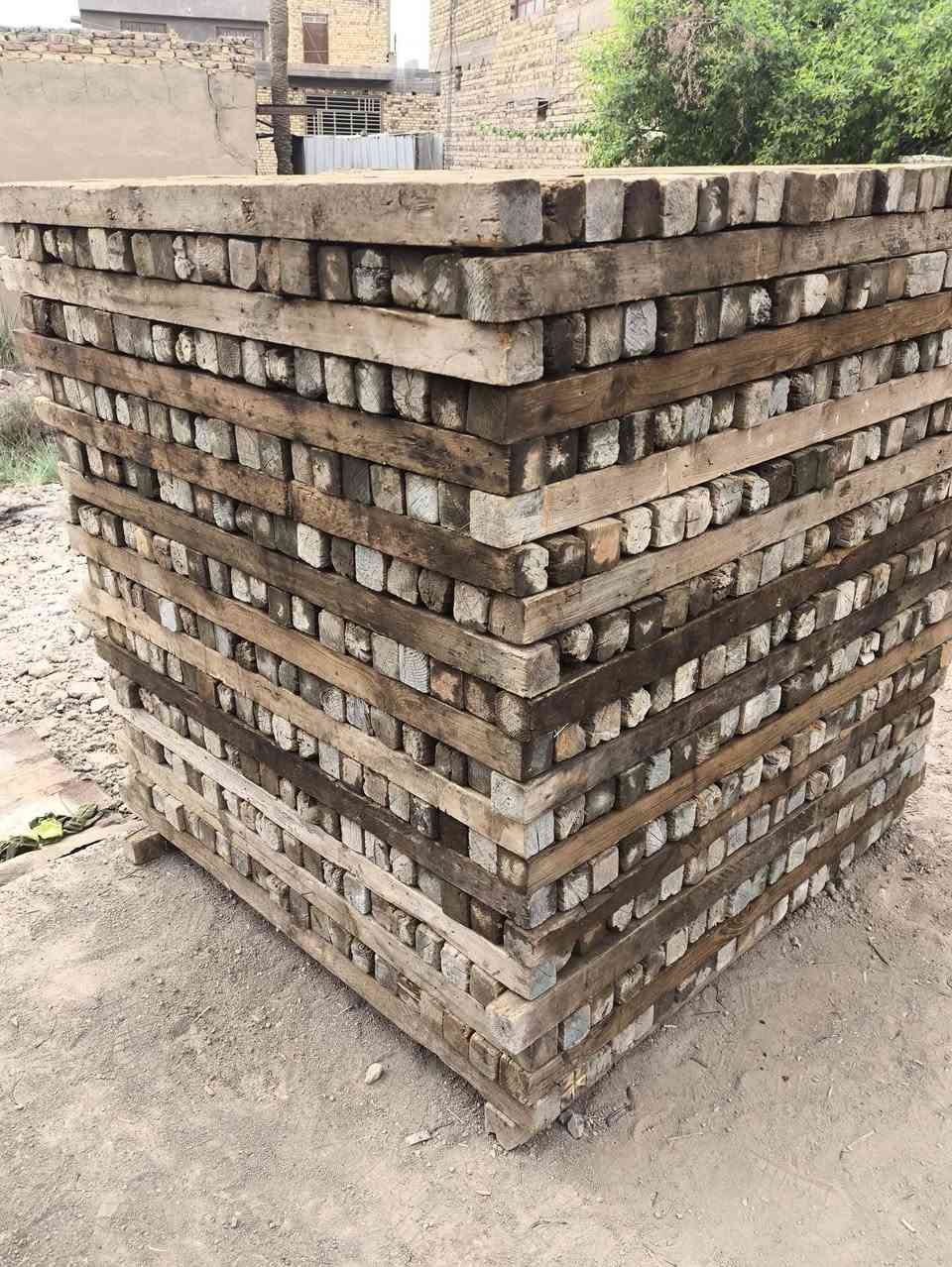 سير طول 3 متر للبيع عدد 3 مكعبات ونص
وسير طول متر ونص عدد 3 مكعبات ونص شغله وحده

وبلايود استندر عدد 47 قطعه ايطالي كيج 18
***********
