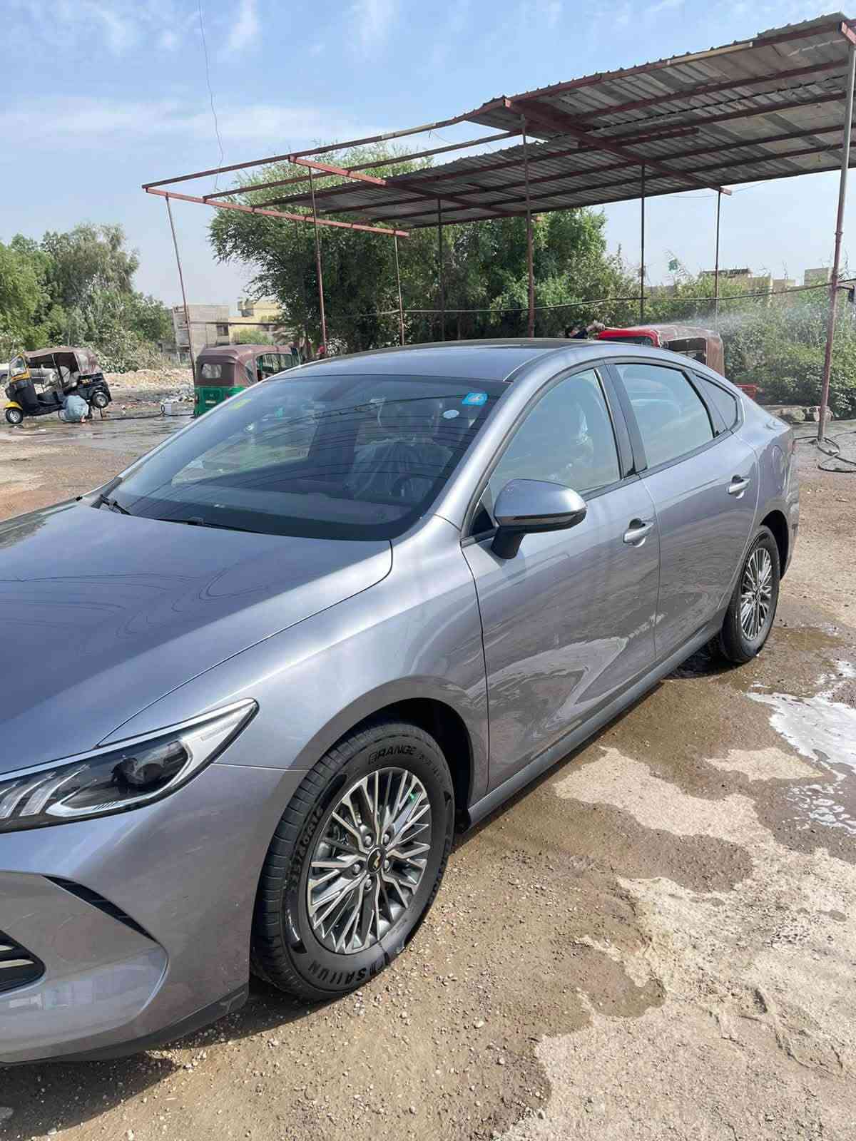 السلام عليكم البيع ماشيه 11 الف باسمي بيهه طخه بسيطه  السعر 18 ***********
