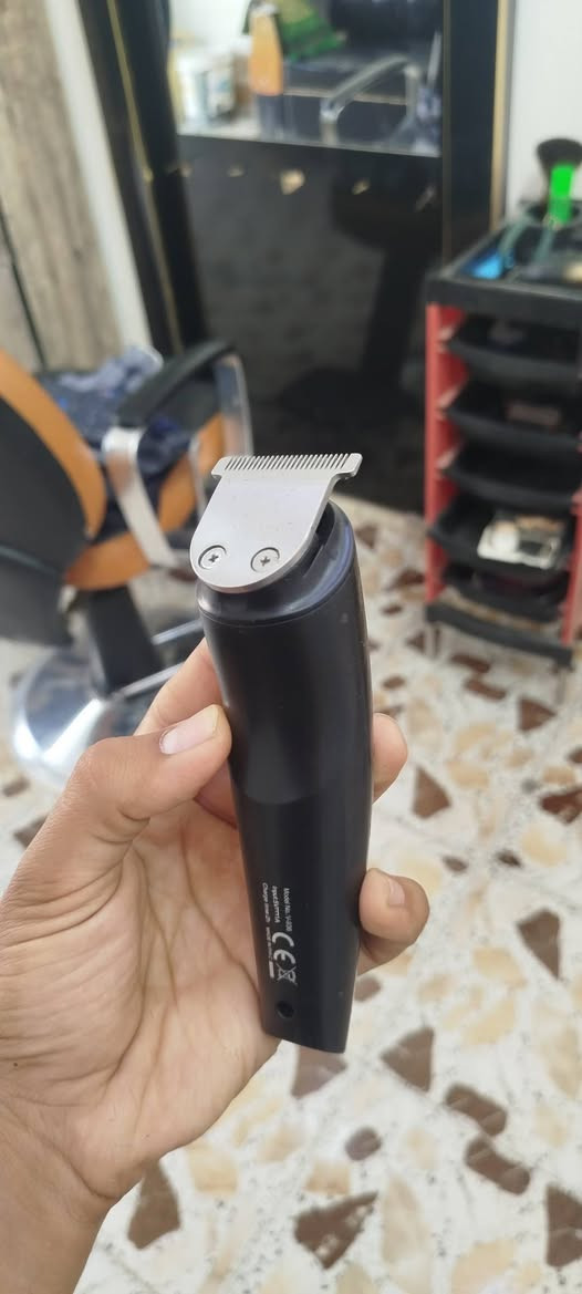 السلام عليكم.. 
شباب مكاين للبيع. 
مكينه Kemei تدريج اخت الجديده. 
ما مستعمله هواي وغراضهة كلهة كامله. 
سعرهة.. 20الف 
ومكينه صفر VGR هم اخت الجديده. 
 ما مستعمله هواي وهم غراضهة كامله. 
سعرهة 15الف 
يعني ثنينهن ب35وبيه مجال 
.. المكان بغداد ابو غريب حي الشهداء.. 
الرقم‏‪***********‬‏
