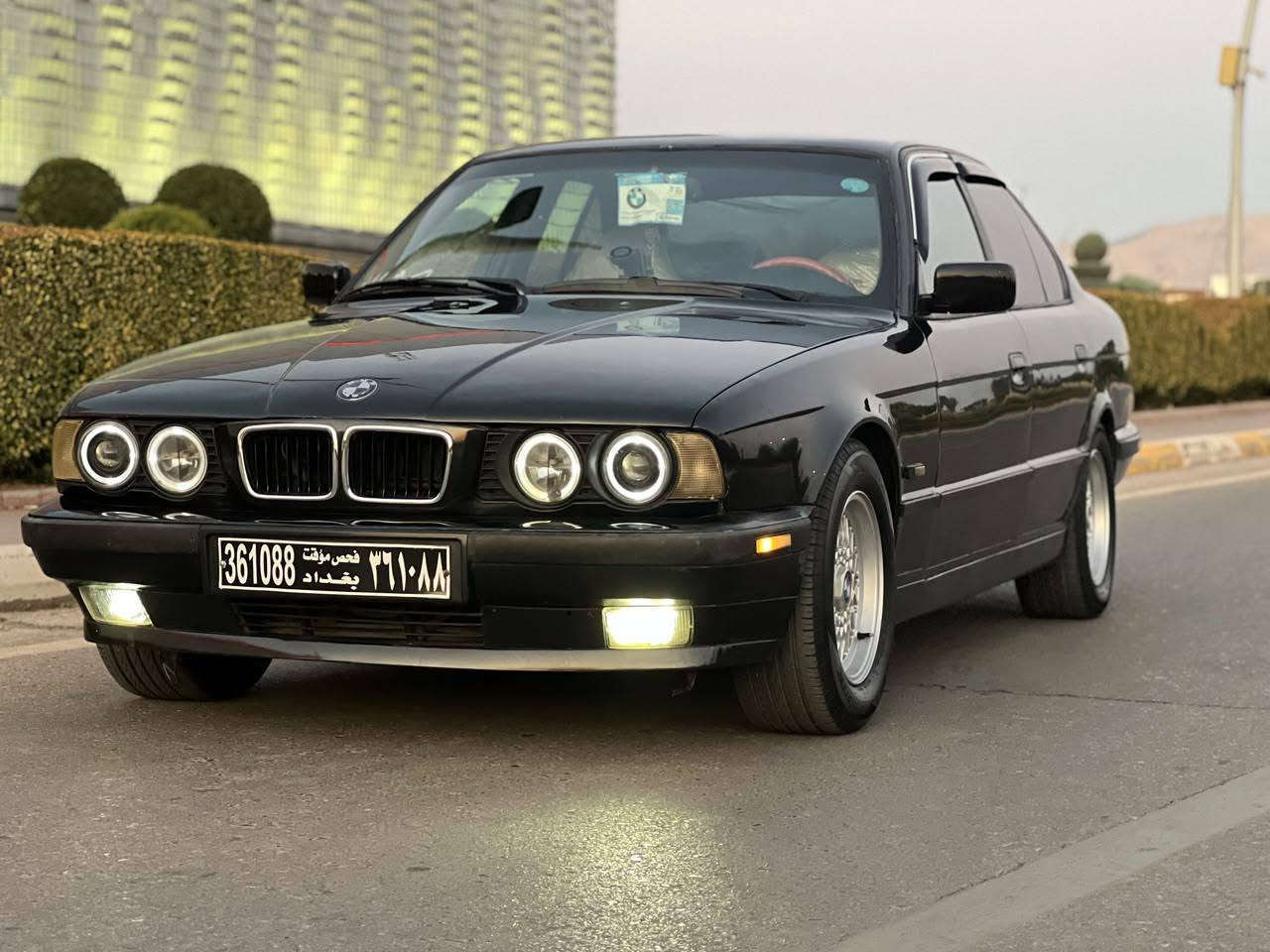 سڵاو له هه موو لایه ک 
BMW 525 بۆ فرۆشتن 
مۆدێل 1991
ته بریت 
گێڕ ئۆتۆ ماتیک 
سڵایت 
چوار جام کاره با 
ئاڕمی پلاستیکی سلێمانی 
چوار تایه و ویل موشه به ک تایه و ویل لۆک 
بێ ته قه و ڕه قه و بێ مه سره فه  
مه کینه ی لۆکه ئه وروپی تازه گۆڕاوه 
سعری 51 گه ڵاو که میک معامه له ژم *********** ***********
