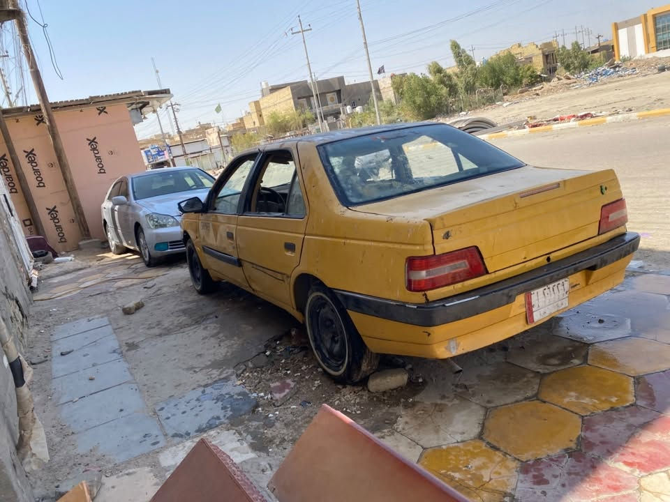 مديل2016—— بيجو405.      (السعر12 ورقه)
مكينتها ادخن ويرادلها ترتيب دواخلها كلهن موجودات كهربائياتها كلهن شغالات تايرات اربعتهن طك كارتون مكاني ناصريه مركز 
/////////
***********
