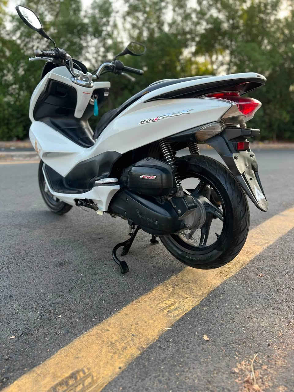 دراجه pcxجيل اول JF
شرط ابيعلك على ضمان 
كفاله عامه 
مكينه 150) حرف (A)
صالنصه رياضي (الصلي)
كفرات اصلي 
ماشيه)
  (26) الف 
  دراجة  كلها ابلاديه شرط النضافه دراجهة مال رمبه مال معرض المديل 2016 ماخذها رمبه اوراق المعرض موجوده يعني مو مال شارع 
حساس ازدحام سويجات ٢ الدراجه كفاله عامه الدراجه على ايدي شوفت عينك ياباني الاصليJF جديده مكاني بغداد السعر 1550 وبيه مجال قليل 
اي استفسار
‭***********
