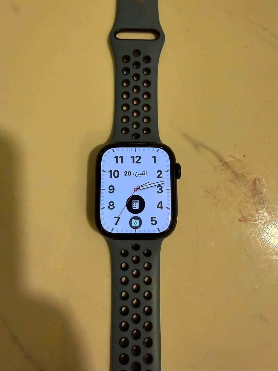 ساعة Apple whach جيل 9 مستعملة نظيفة بحالة جيدة مابيها اي كسر او فطر بطارية 88 ملحقاتها موجودة الكارتونة + كيبل الشحن + السير الاصلي 
المكان كربلاء للاستفسار واتساب *********** 
السعر 270 وبيها مجال بسيط
