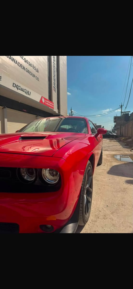 سلام عليكم
دوج جالنجر 2023 Sxt معروفه مواصفات 
الون احمر 
ماشيه 28 الف ميل 
مكان السياره بغداد 
‏***********
