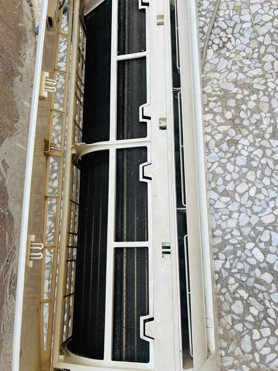 داخليه 2 طن نوعيه ميديا شغاله مكفوله من الليك والعطل سعرها 75 للاتصال ***********
