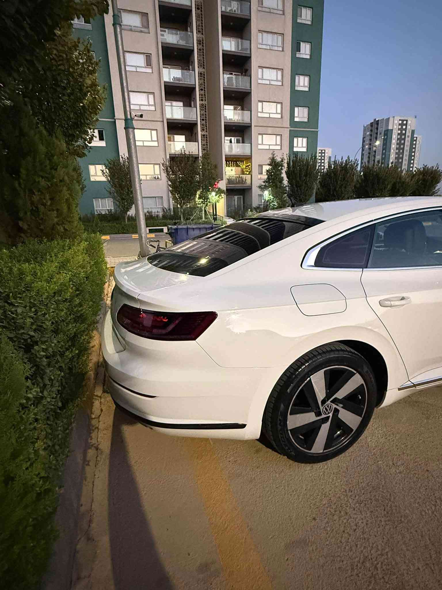 فولكسفاغن ارتيون 2021 SE  فول مواصفات عدا بانوراما 

مكينه 20 تيربو مامفتوحه 

حادثها بنيد جاملغ بدون دواخل بشرط ايرباك استيرن وراجع بلادي سنويه ورقم جديد 

مكانها سليمانيه 

سعرها مناسب 165$

***********

***********

@إشارة
