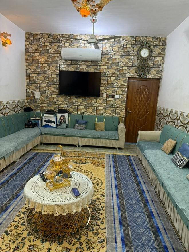 بيت للبيع منطقه الحريه ناحيه الوحده  مساحه ٣٠٠ نزال ٢٥ عرض ١٢ ستقبال ومطبخ وصاله وغرفتين نوم طابق واحد صحيات عدد ٣ ترك ع داير  كراج وحديقه كامل البيت مابي نقص سند العقار وقف سني  بي وصولات يطوب سعر ٨٥ ***********
