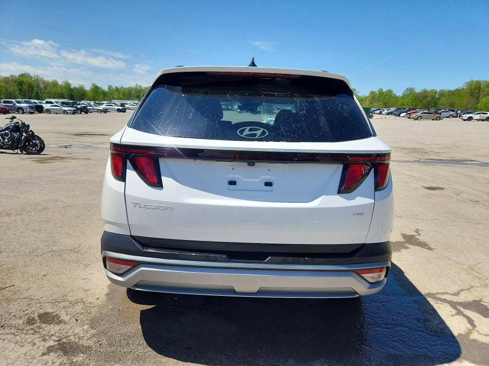 2025 HYUNDAI TUCSON SEl 

السعر بيع مباشر من المزاد   :   89 $

تاريخ المزاد  :    2026/9/24

الحادث  :  موضح بالصور

حالة السيارة  :السيارة تعمل و تسير

 ((  مكان السيارة في امريكا   ))

بإمكان ادخال السيارة على كتاب شهداء

((  يكون حساب الجمارك و الضريبة على مبلغ الفاتورة للسيارة  ))

مدة النقل من امريكا الى العراق 60   يوم  (( يتعهد المكتب بفترة النقل ))

للشراء الحضور الى المكتب في العنوان المذكر بالأسفل مع جلب عربون 

مكتب همام كريدي لمزادات السيارات  

شراء و نقل السيارات من امريكا للعراق

العنوان  /  بابل - حله - شارع الجمعية

اهلا وسهلا بيكم من الساعة ٣ الى الساعة ١٠ مساءاً

***********

واتس اب

[https://wa.me/message/BEZOHX2I6NQDD1](https://wa.me/message/BEZOHX2I6NQDD1)

 

 

#مزاد #كوبارت #iaai #وارد #امريكي #عقبة #ميناء #بيع #شراء  #استيراد #نقل #الحره #تخليص #تعقيب #كيا #هونداي #الزرقاء #الاردن #بلسايد #تولورايد #النترا

نص مكتوب في الصور:
- 51604750X