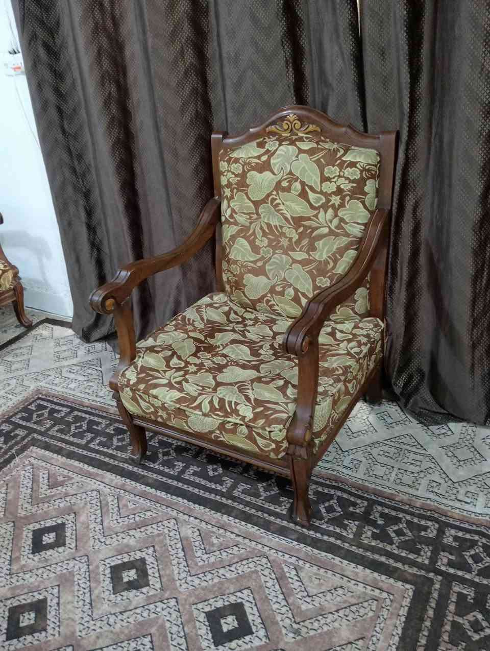 ١٠ مقاعد • ٦ قطع • نظيف