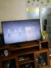 شاشة للبيع حجم كبير خمسينات بيهه خط جانبي وخطوط بالقاعده السعر ١٠٠