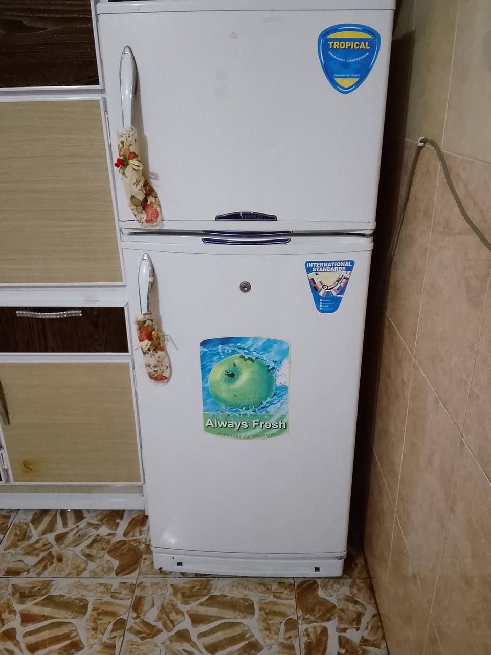 ثلاجه • نظيفه • مكلنه هيت
